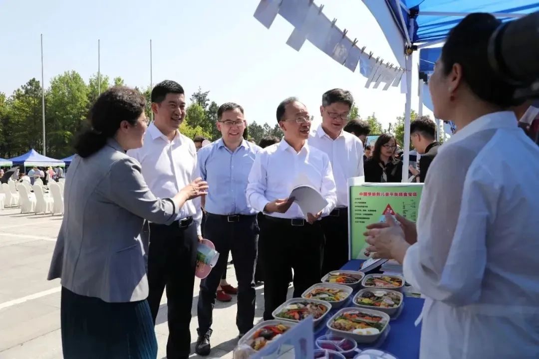 中国学生营养日_中国学生营养与健康示范学校_营养学生中国有多少人