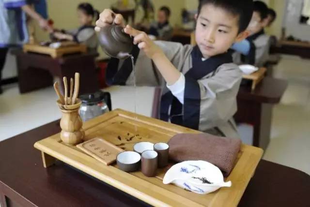 国学教育有哪些课程_教育国学_国学教育机构