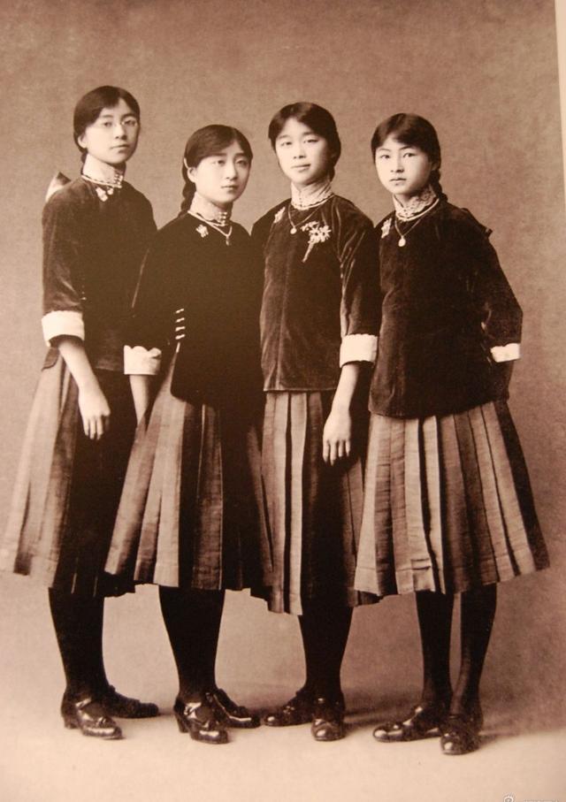 民国时期女大学生罕见美照，看这些照片就足以让现在的大学生汗颜