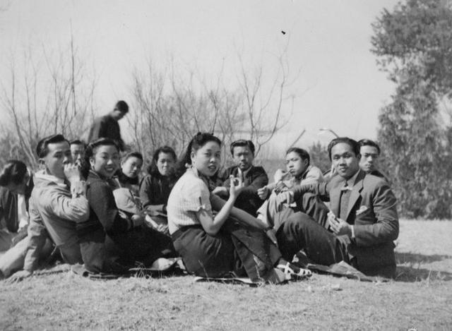 民国时期女大学生罕见美照，看这些照片就足以让现在的大学生汗颜