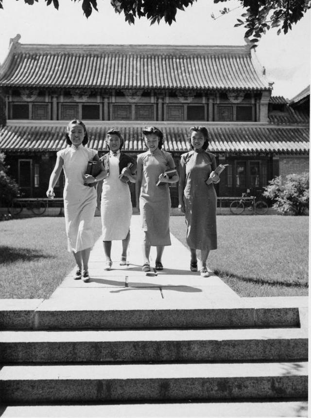 民国时期女大学生罕见美照，看这些照片就足以让现在的大学生汗颜