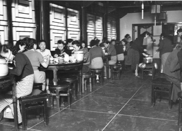 民国时期女大学生罕见美照，看这些照片就足以让现在的大学生汗颜