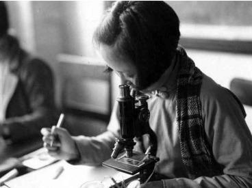 民国时期女大学生罕见美照，看这些照片就足以让现在的大学生汗颜