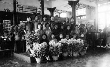 民国时期女大学生罕见美照，看这些照片就足以让现在的大学生汗颜