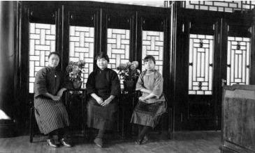 民国时期女大学生罕见美照，看这些照片就足以让现在的大学生汗颜