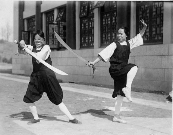民国时期女大学生罕见美照，看这些照片就足以让现在的大学生汗颜