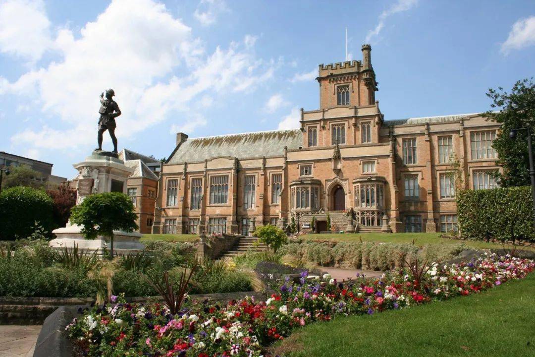 英国学校校服_英国学校排名前100_英国学校