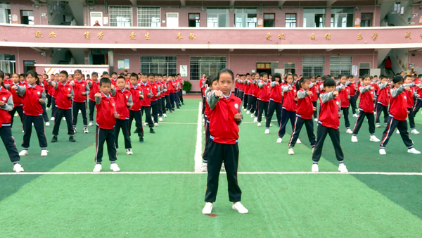 学生国学_国学学生集体朗诵_国学学生日常