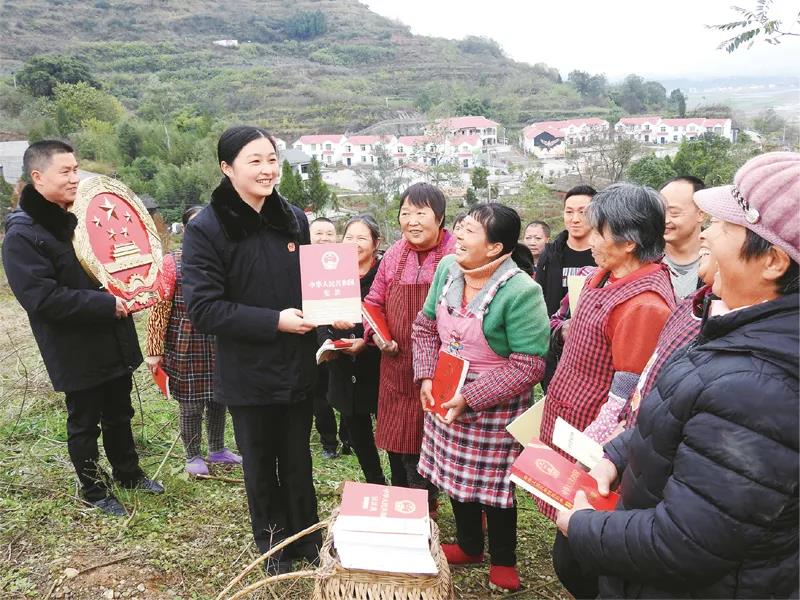 社会法治_法治社会实践图片_法治社会是什么意思