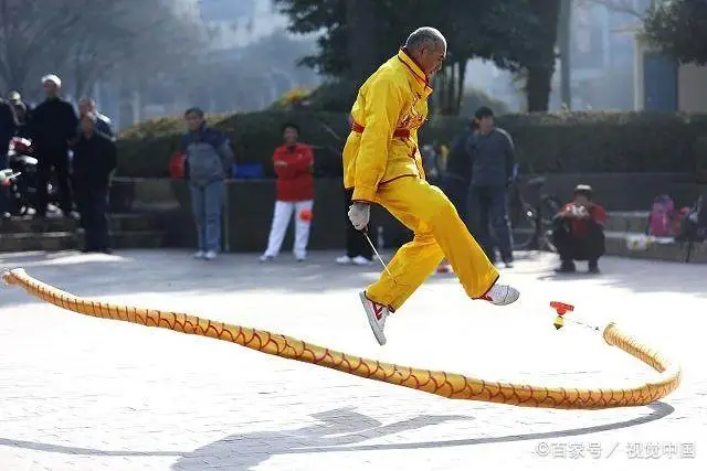 空竹历史手抄报_空竹的玩法_空竹的历史