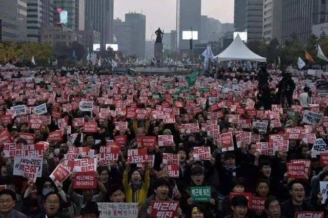 韩国学生_韩国学生学英语吗_韩国学生累还是日本学生累