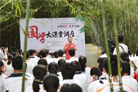 学生国学_国学学生对老师行礼视频讲解_国学学生体质健康标准表