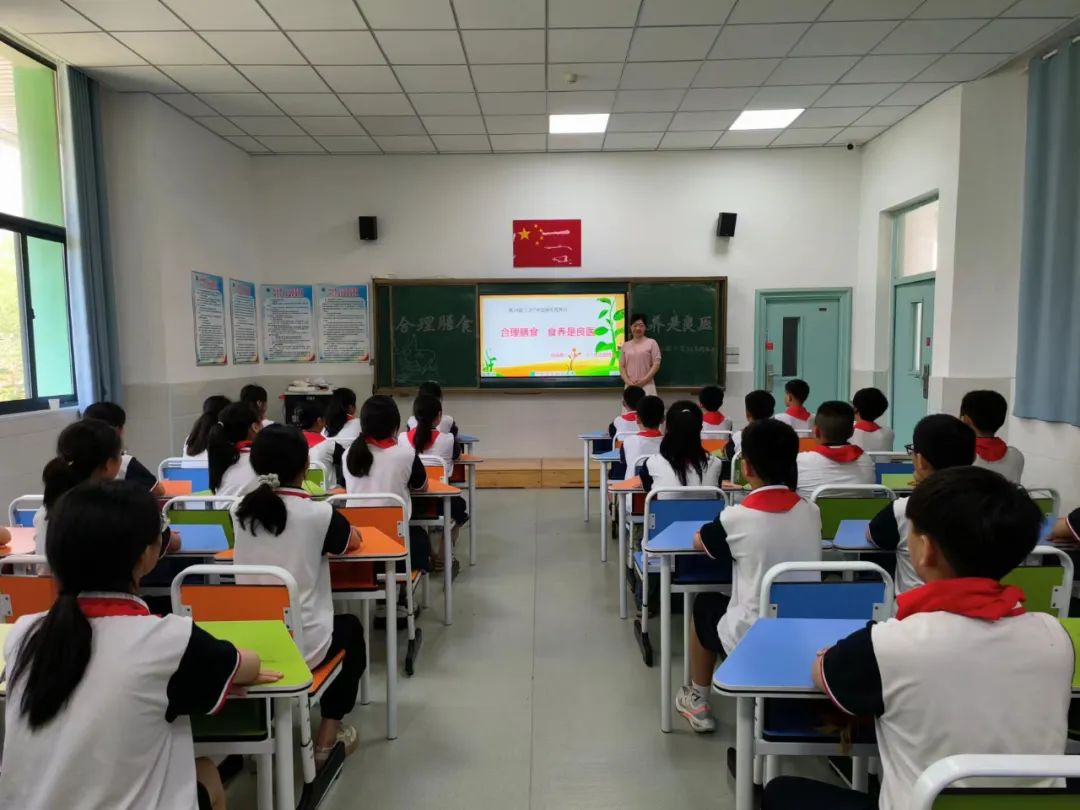 中国学生营养与健康的放心品牌_营养学生中国有多少人_中国学生营养日