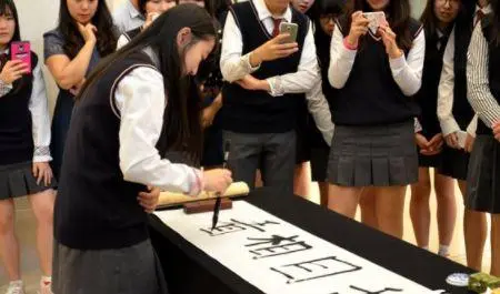韩国学_韩国学生累还是日本学生累_韩国哪里有学美容学校
