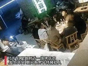 黑社会砍人实拍_监控实拍黑社会砍人_黑社会砍人合集