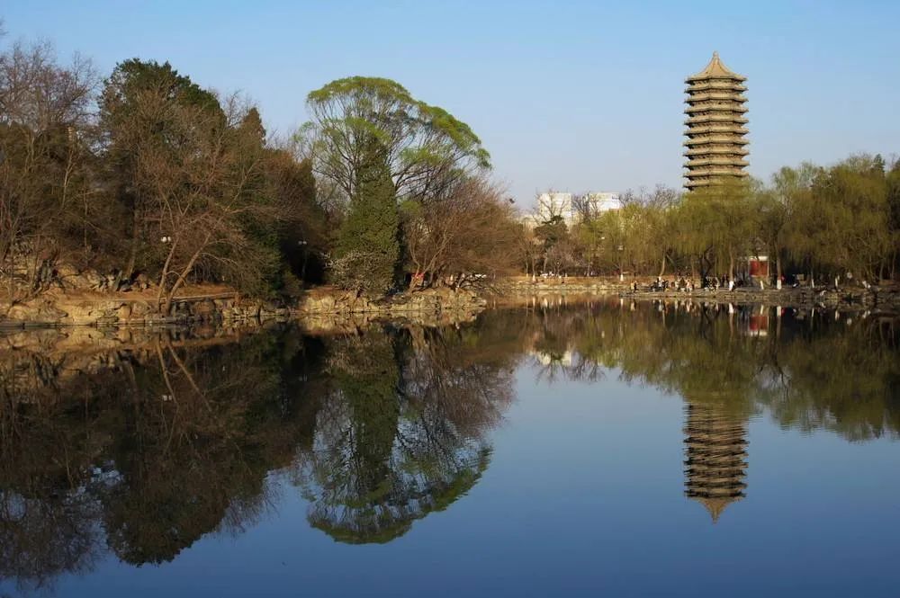 北大历史文化学院_北大文史楼图片_北大文史楼