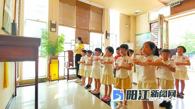 国学幼儿园宣传图片_国学园幼儿教师工作内容_幼儿园国学