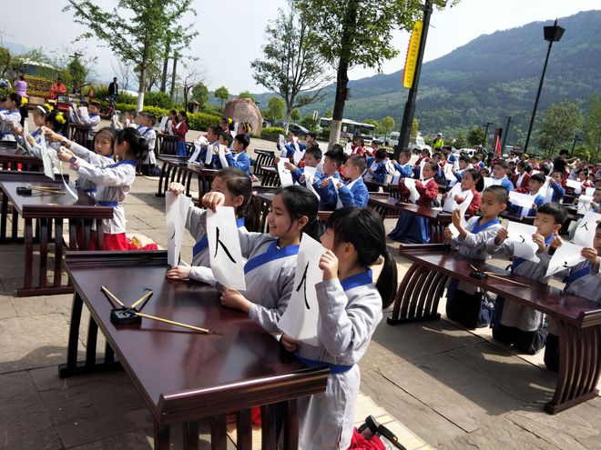 国学幼儿园宣传图片_国学幼儿园主要学什么_幼儿园国学