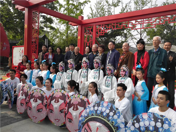 国学学生对老师行礼视频讲解_学生国学_国学学生集体朗诵