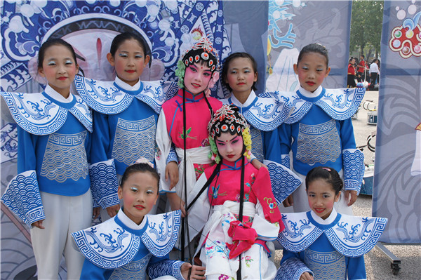 国学学生对老师行礼视频讲解_学生国学_国学学生集体朗诵