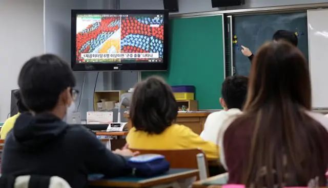 韩国学生压力大不大_韩国学生学英语吗_韩国学生