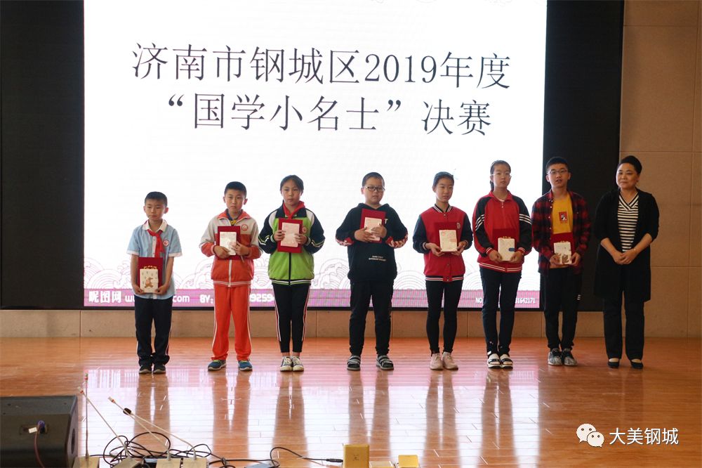 学生国学_国学学生对老师行礼视频讲解_国学学生集体朗诵