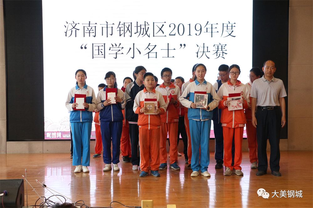 学生国学_国学学生集体朗诵_国学学生对老师行礼视频讲解