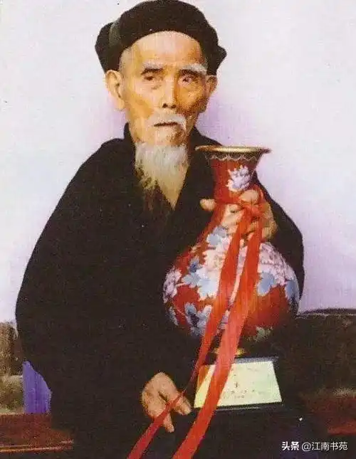 133岁“中国长寿之王”：抽烟喝酒守“8诀”，独身却“五世同堂”