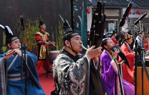 古代穿汉服的名人_汉服扮演古代人物_穿汉服的历史人物