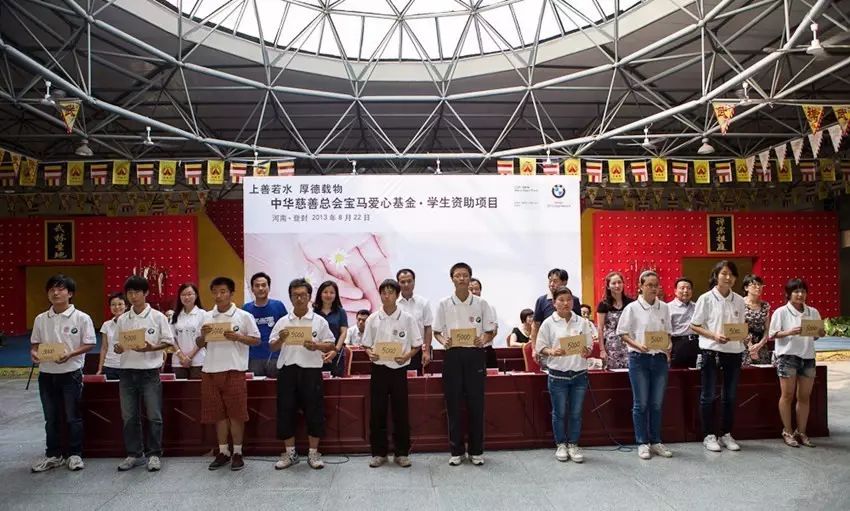 年轻人社会责任_年轻责任社会人的句子_年轻人的社会责任感