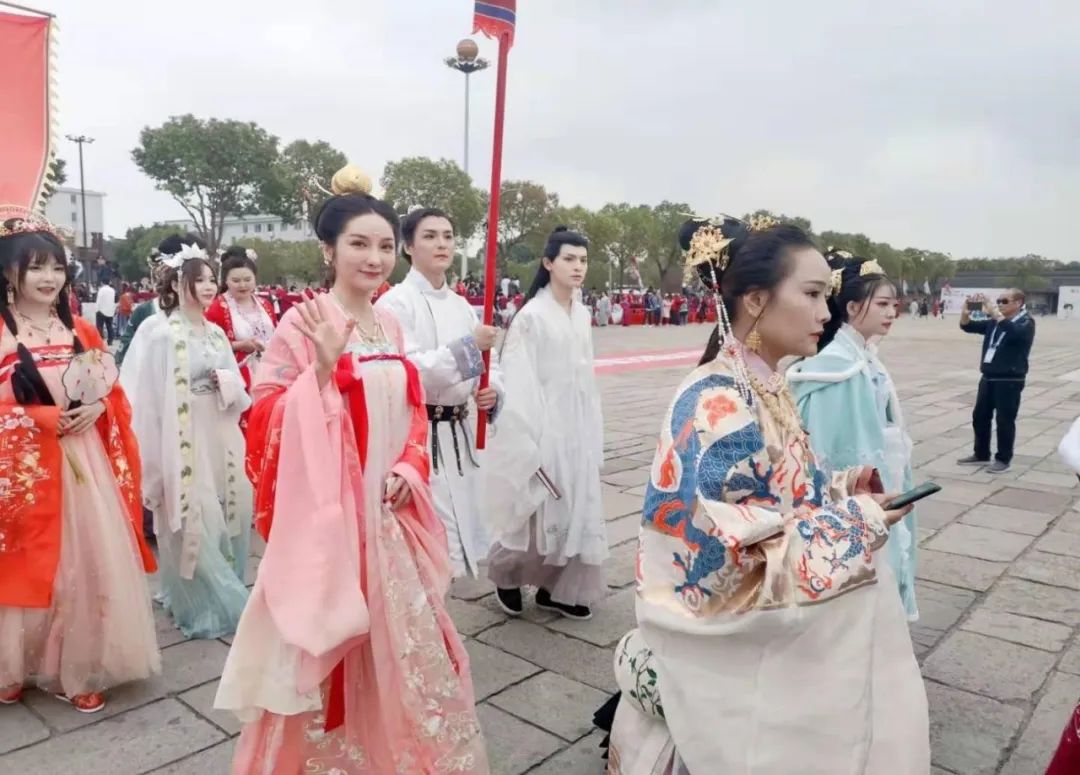 从“同人文化”到“饭圈文化”，亚文化缘何兴起？