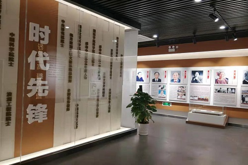 名人黄冈历史简介_黄冈历史名人_黄冈古今名人