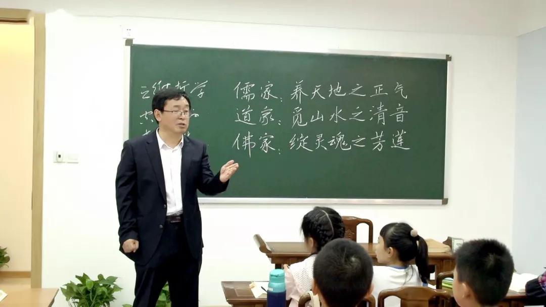 国学学生集体朗诵_学生国学_国学学生图片