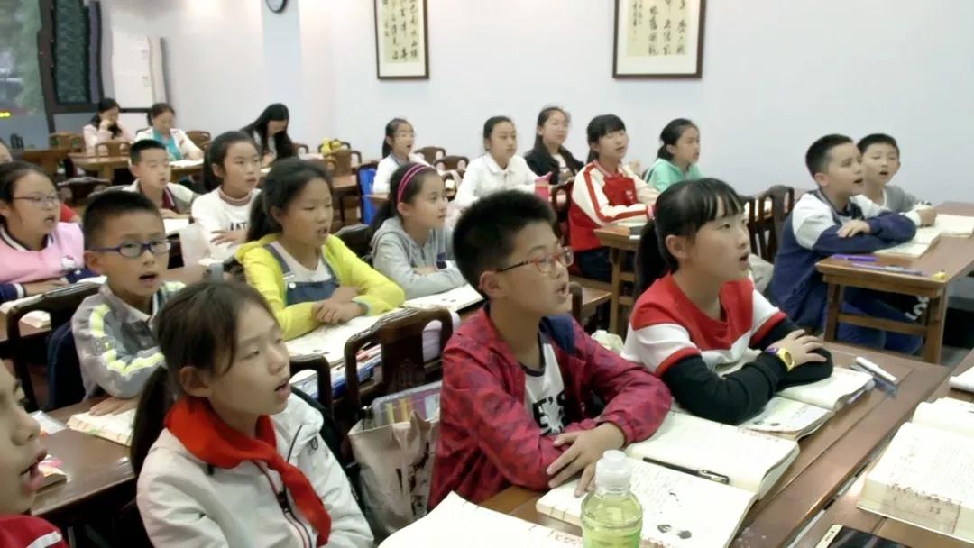 学生国学_国学学生集体朗诵_国学学生图片