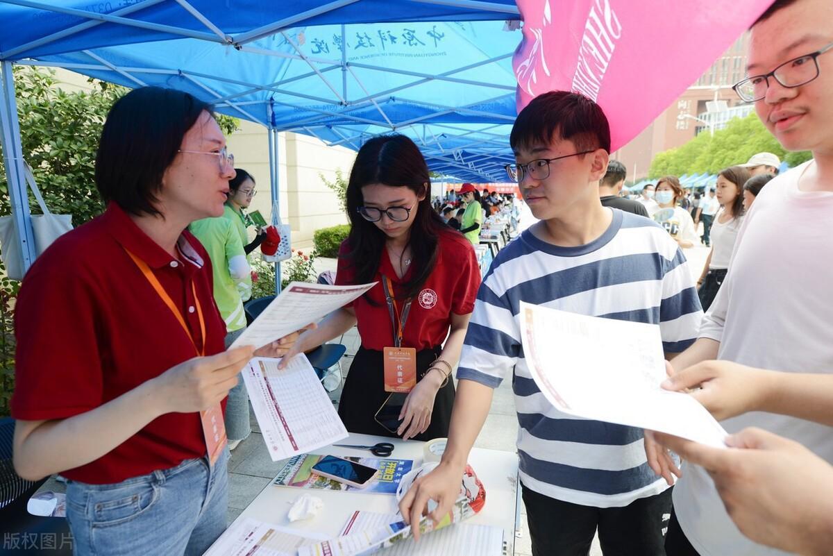 往届考生和社会考生的区别_往届生社会考生区别_往届生是社会考生吗