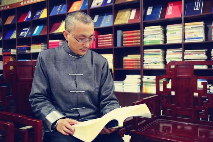 东方孝道文学院荣誉院长冯志亮解析百家姓：方姓，上古时期炎帝神农氏后裔