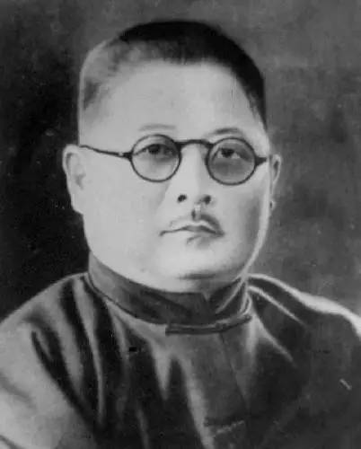 神化人物作文_神化人物的故事_被神化的历史人物