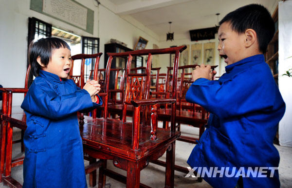 山村书院静 国学有传人(组图)