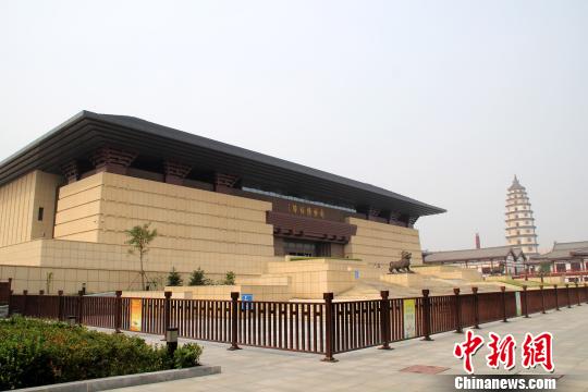 河北定州博物馆开馆三大国宝亮相展厅