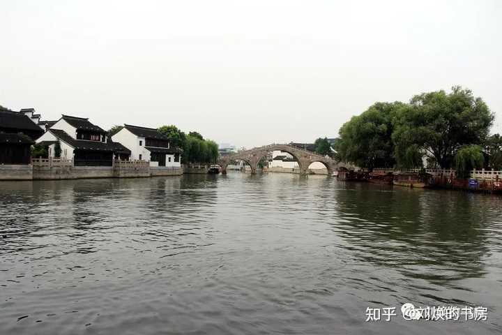 文史女生报警校和211哪个好_文史女_文史女生学什么专业好