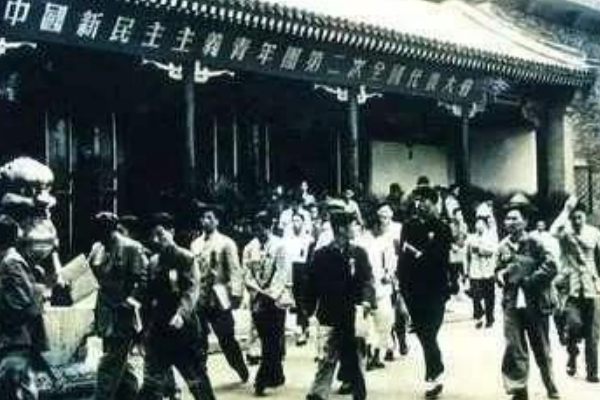 新民主主义社会是过渡性的社会吗_新民主主义社会是过渡性的社会吗_新民主主义社会是过渡性的社会吗