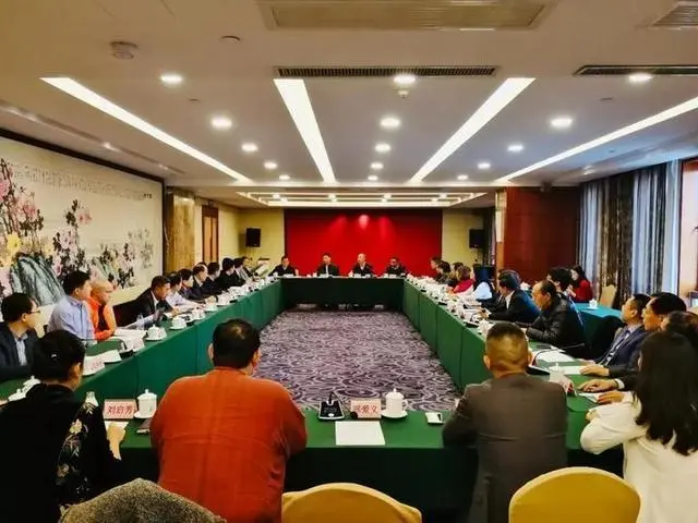 阶层人士社会人是指什么_社会阶层人士是什么人_社会阶层人士要干什么