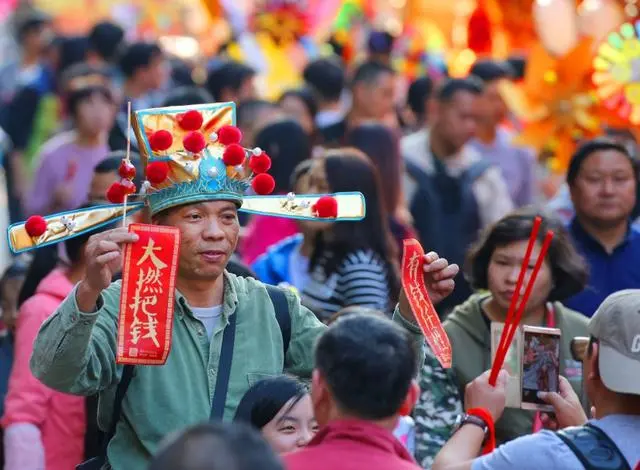 穿汉服的历史人物_人物穿汉服历史故事_穿汉服的名画人物