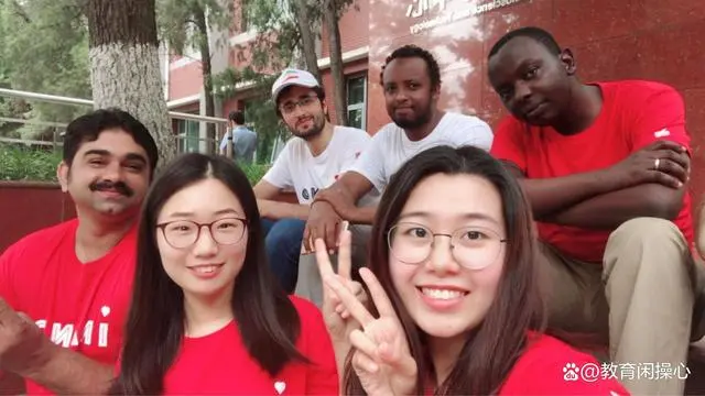 外国学生来中国留学的条件_外国学生参加中文听力考试_外国学生