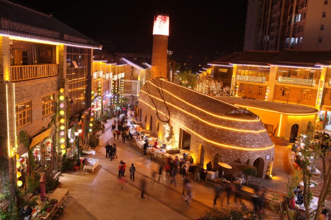 建水紫陶街夜景  建水县委宣传部供图