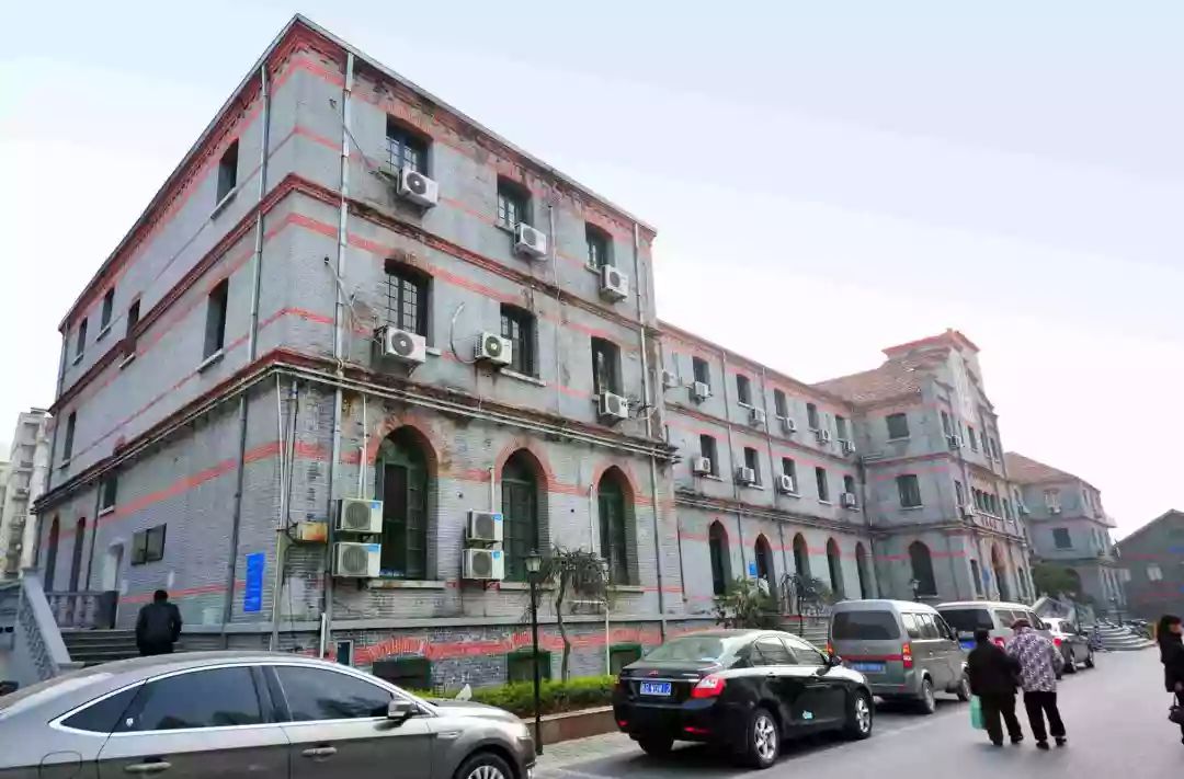 名人建筑历史简介_名人建筑历史故事简短_建筑历史名人