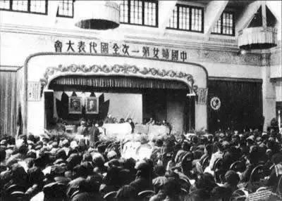 地位低指社会下人吗_指社会地位低下的人_社会地位很低的人