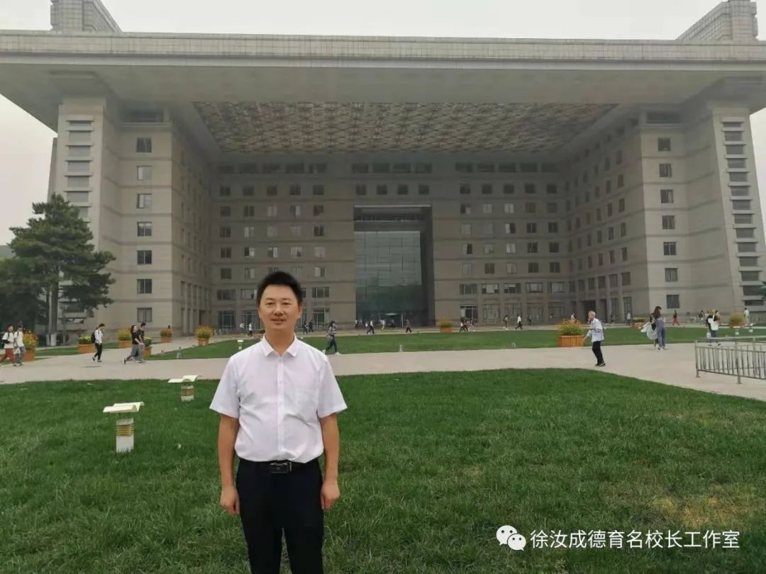 学校与社会杜威读后感_杜威的社会即学校_杜威学校即社会