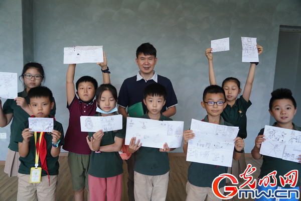 两江新区童心小学校长秦波：我用连环画“晒”家乡