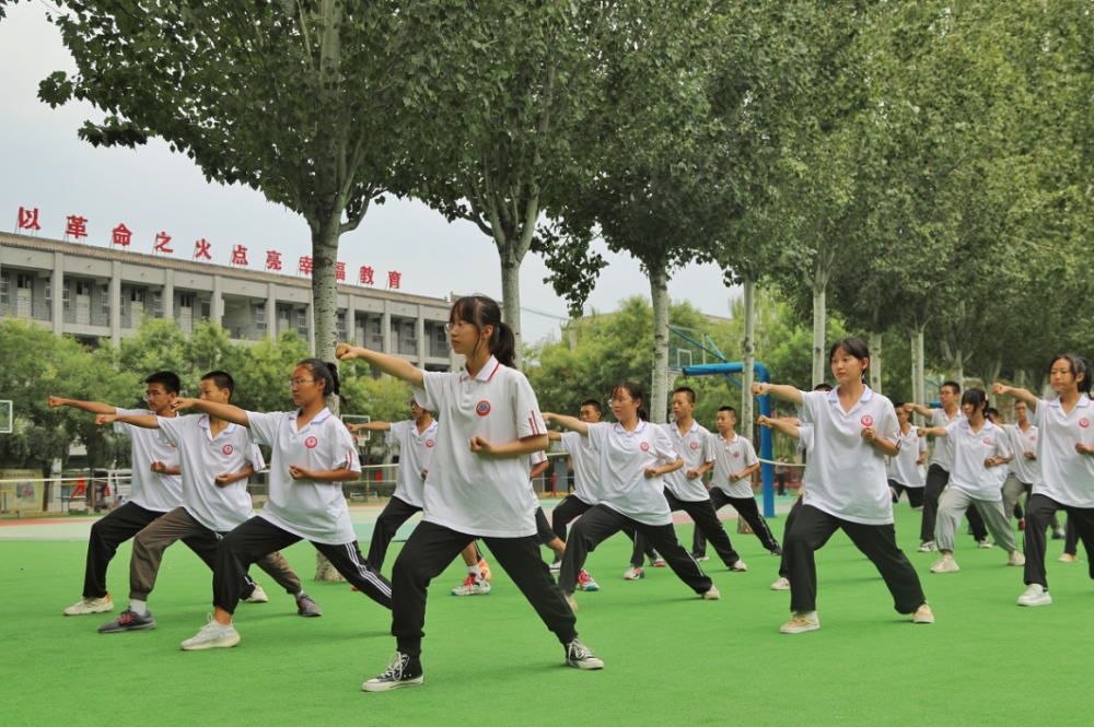 国学学校哪里有_学校国学_国学学校收费一年多少钱